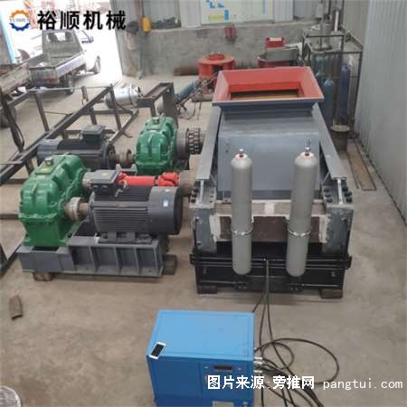 对辊挤压破碎机