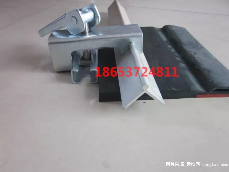 防溢裙板压紧装置